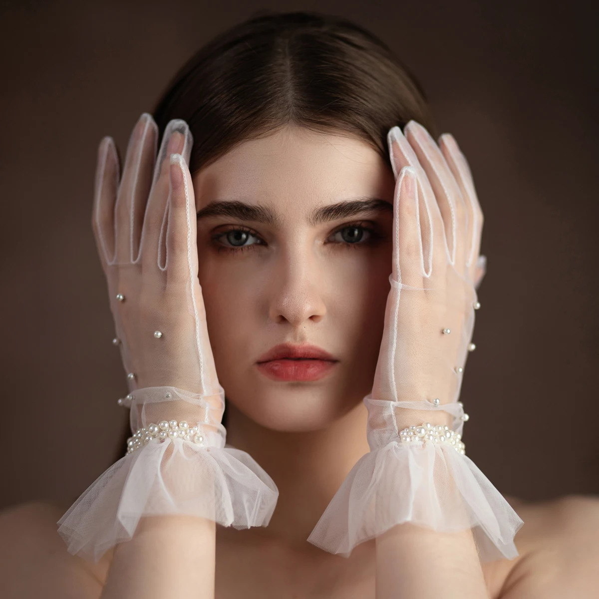 WG091 Bridal Gloves Gaul Ruffle Pearl Beads White Short Wrist Bridal Maid Finger Gloves 250430