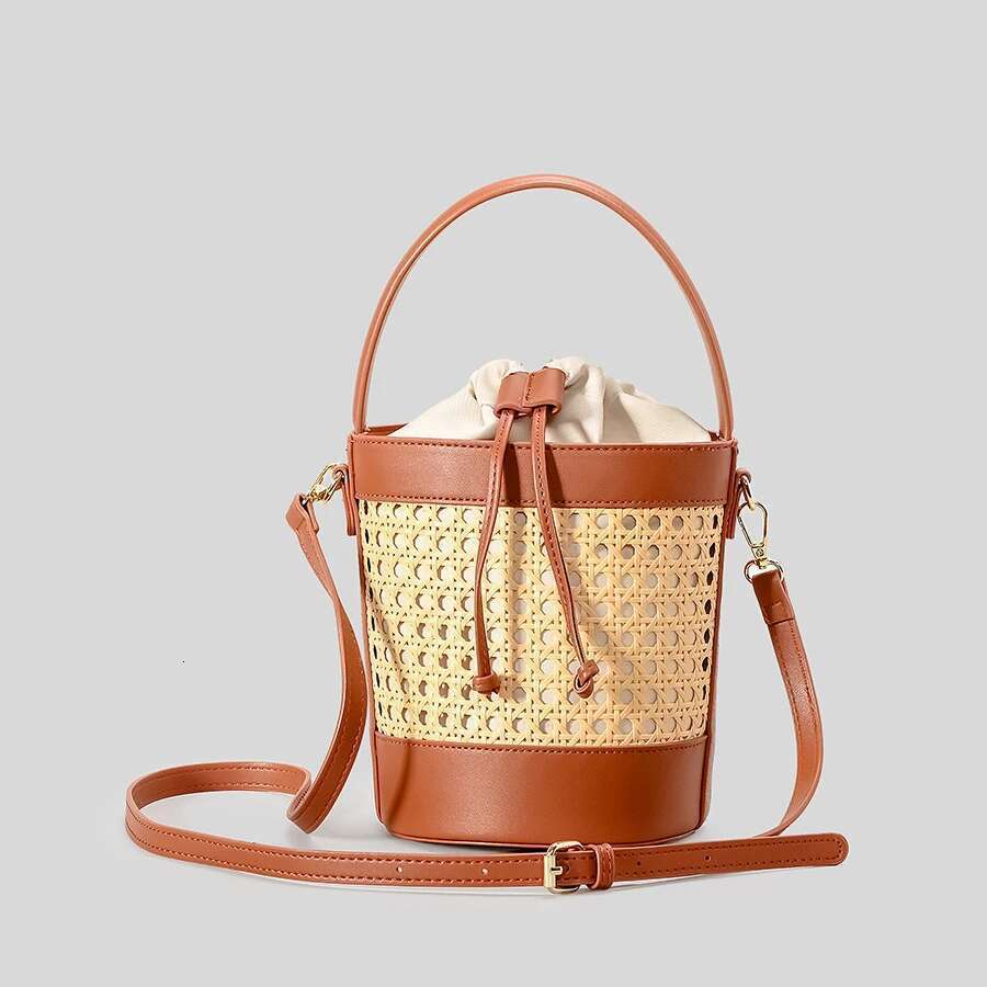 Fashion Hollow Bucket Imation Wicker Woven Women Handbags Pu Leather Shoulder Crossbody Bags Summer Beach Bag 2024