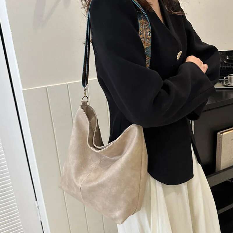1Pc New Women's Fashion Handbag Single Shoulder Crossbody Large Capacity Bucket Bag