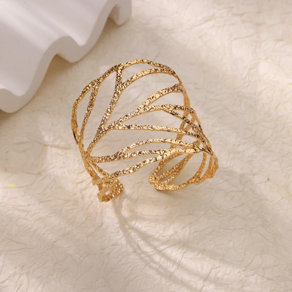 Stainless steel wide bracelet suitable for women gold flower leaf hollow cuff bracelet womens retro wedding jewelry gift 250425