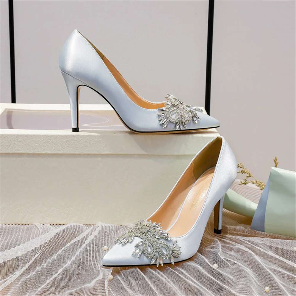 Spring and summer new pointed shallow silk rhinestone wedding thin high-heeled banquet dress large-size women's shoes