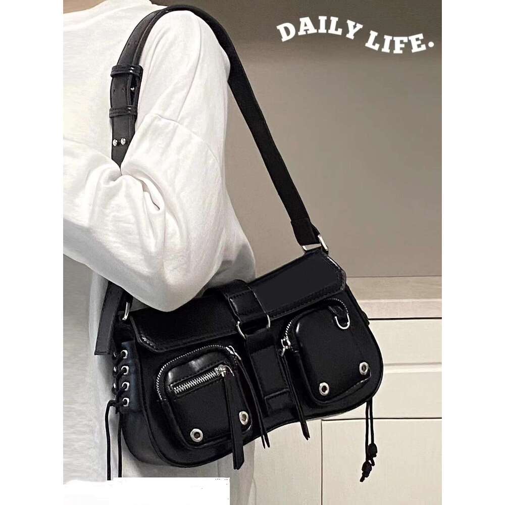Texture trendy and cool hot girl armpit stick for women 2025 new niche design motorcycle versatile single shoulder crossbody bag