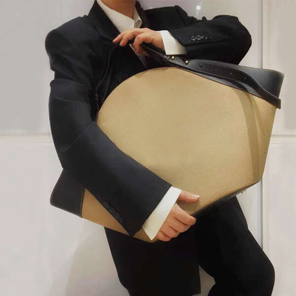 designer Women's bag Women's capacity autumn and winter new fan-shaped student shoulder large armpit bag, hundred clutch handbag