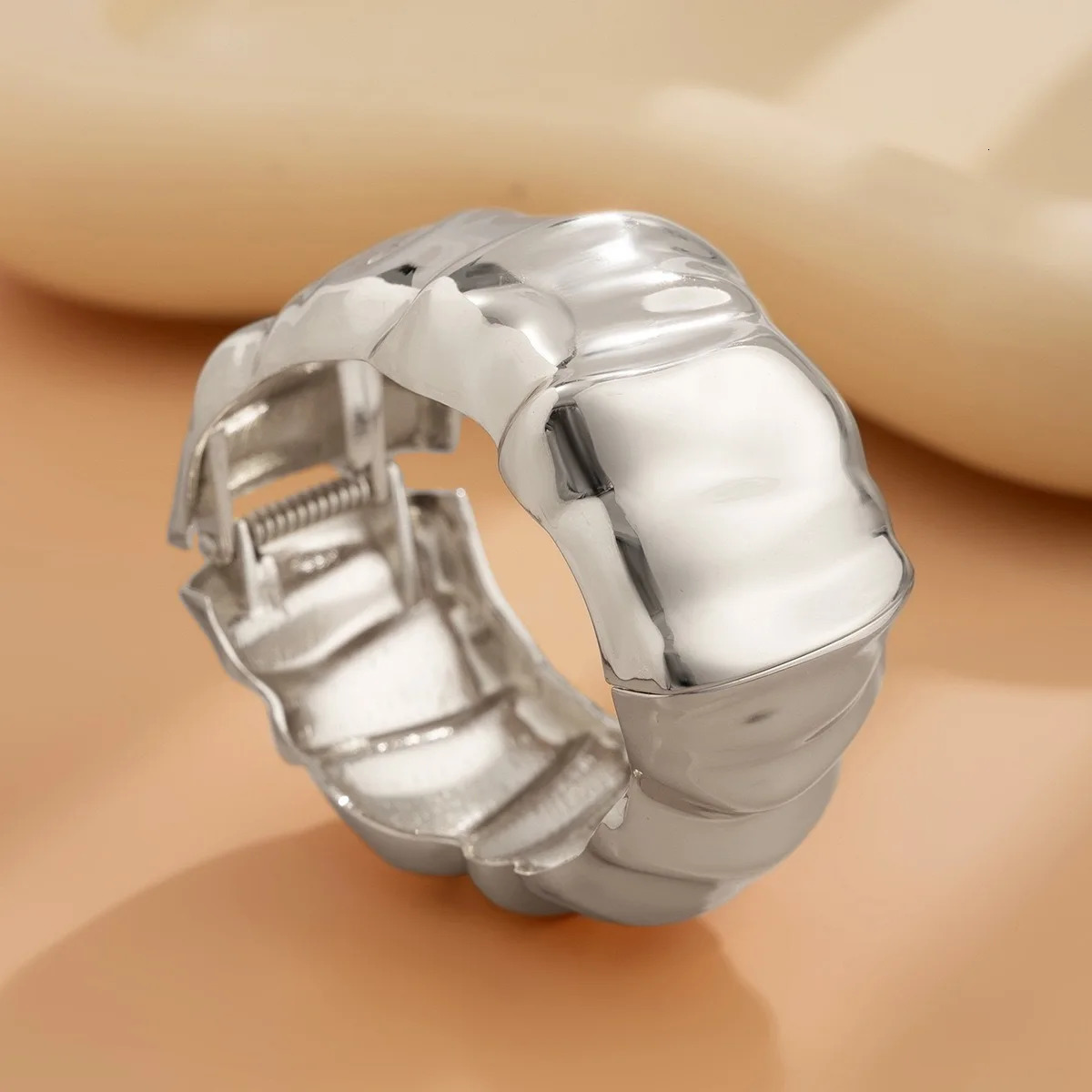 DIEZI Retro Pearl Wide Cuff Bracelet Mens Hip Hop Punk Gold Silver Geometric Spring Bracelet Womens Bracelet Jewelry 250425