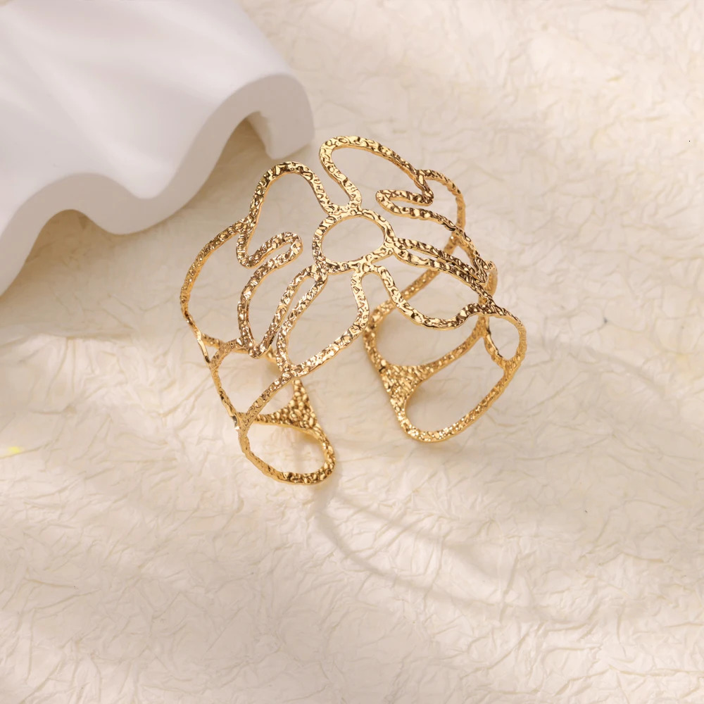 Stainless steel wide bracelet suitable for women gold flower leaf hollow cuff bracelet womens retro wedding jewelry gift 250425