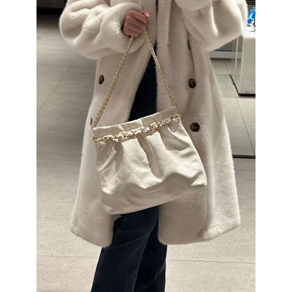2025 spring/summer new niche fashion diamond grid chain wandering solid color soft leather texture shoulder crossbody bag