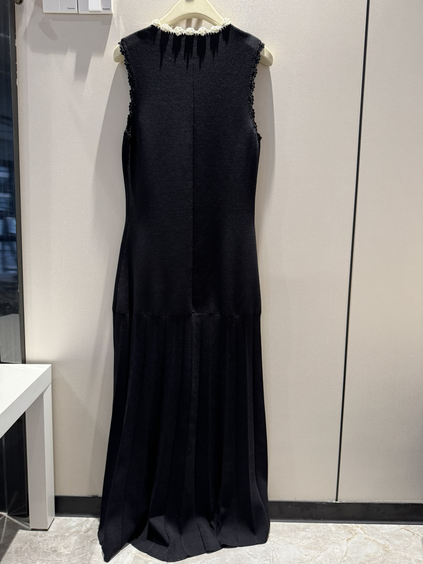 2025 Flower Pearl Decorative Round Neck Sleeveless Knitted Dress Fashion Week Show Customized Fashion Tailored clothing womens Fashion Paris.M374