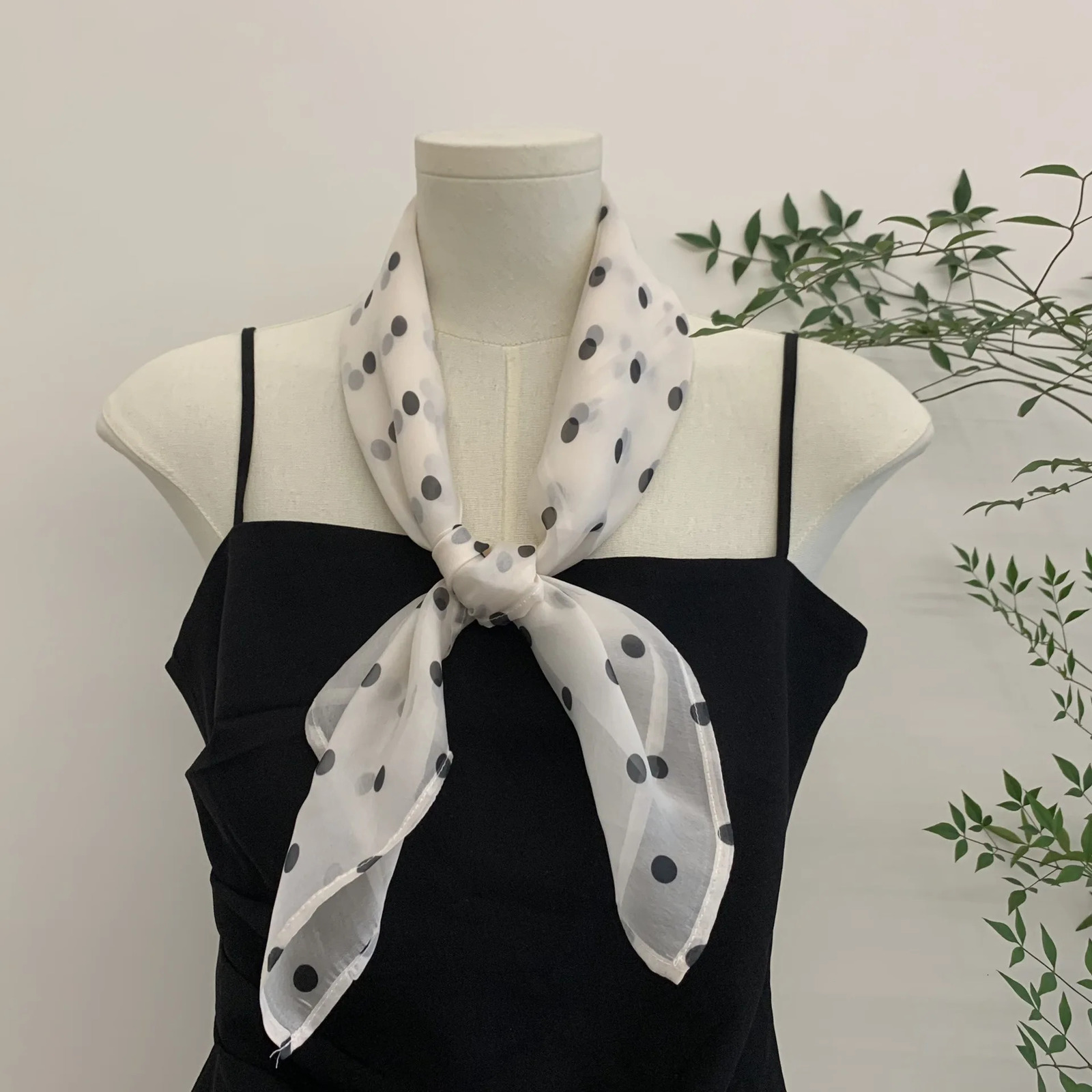 Vintage black polka dot Chinese square scarf Communicating Versatile neck protection high-end temperature niche neck 250430