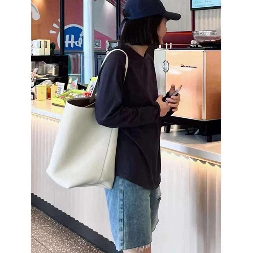 2025 New Tote Large-Capacity Clothes Organizer Bucket Bags Soft Leather Big Handbag For Women Beach Makeup Bag