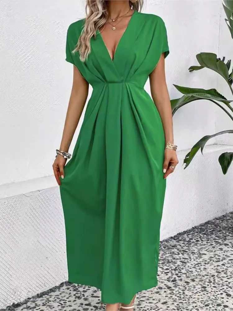 Elegant womens green short sleeved Midi dress spring and summer sexy deep V-neck waist cinching office party bohemian long dress W250430