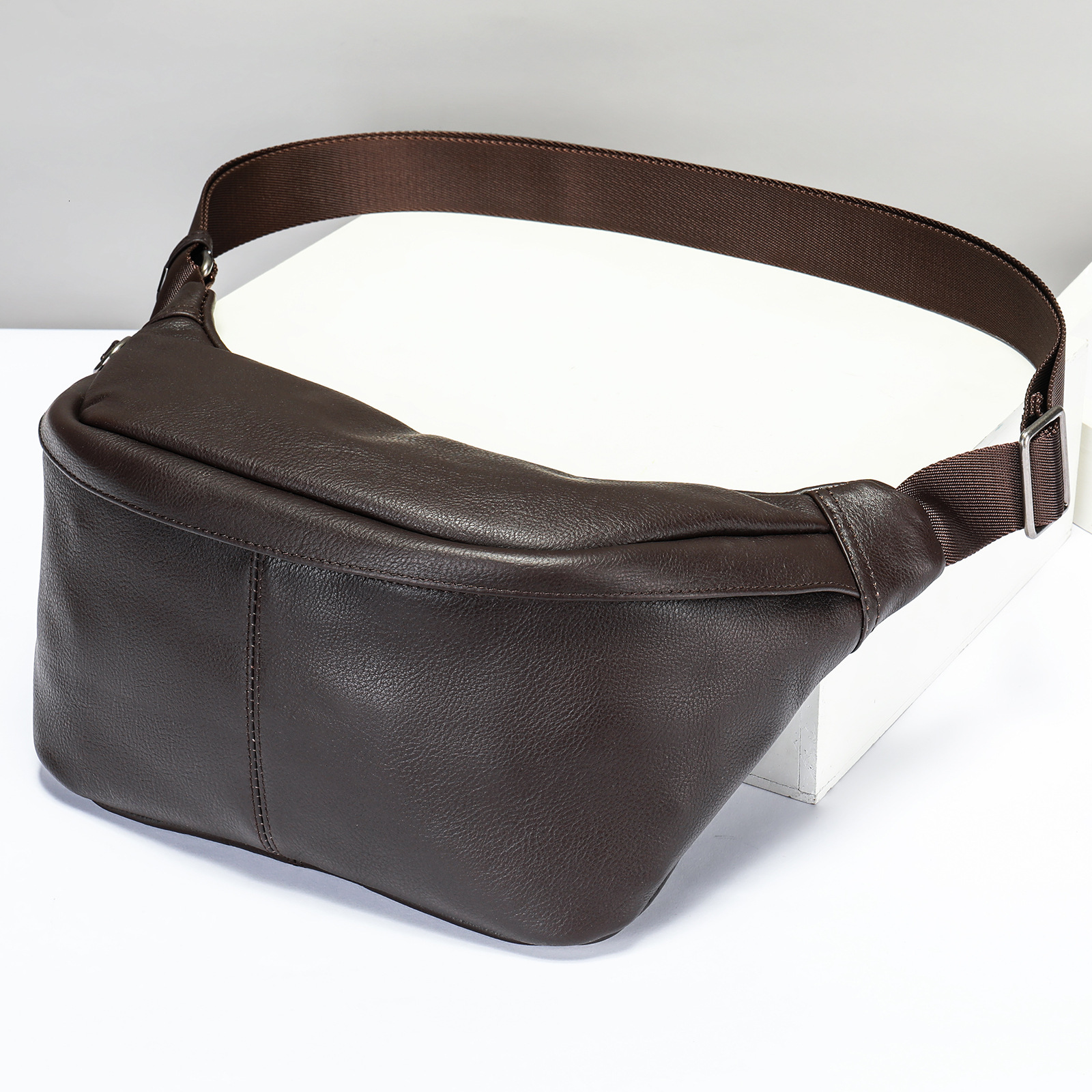 Maronite Trendy Fashion Top layer Cowhide Men's Chest Wear resistant Large Capacity Outdoor Genuine Leather Waist Bag for Men