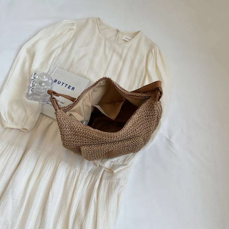 Leisure High-Capacity Seaside Beach Vacation Grass For Women's 2024 New Versatile Crossbody Woven Shoulder Bag