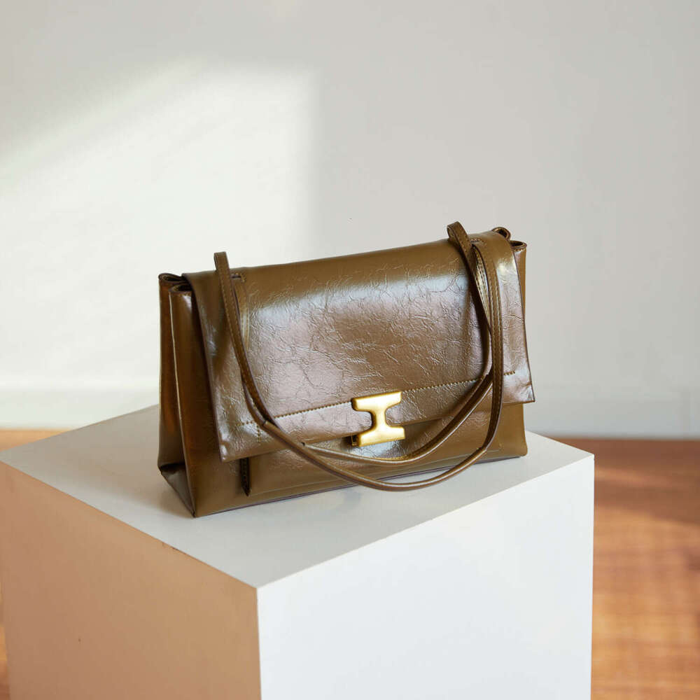 designer Women's bag Women's New Oil Leather Elegant Celebrity One Shoulder Crossbody Versatile Texture Postman Bag for Women