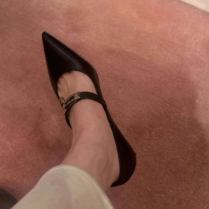 New Designer Fashion Party Low Heel Pointed Toe Pumps Lady Vintage Metal Buckle Women Shoes