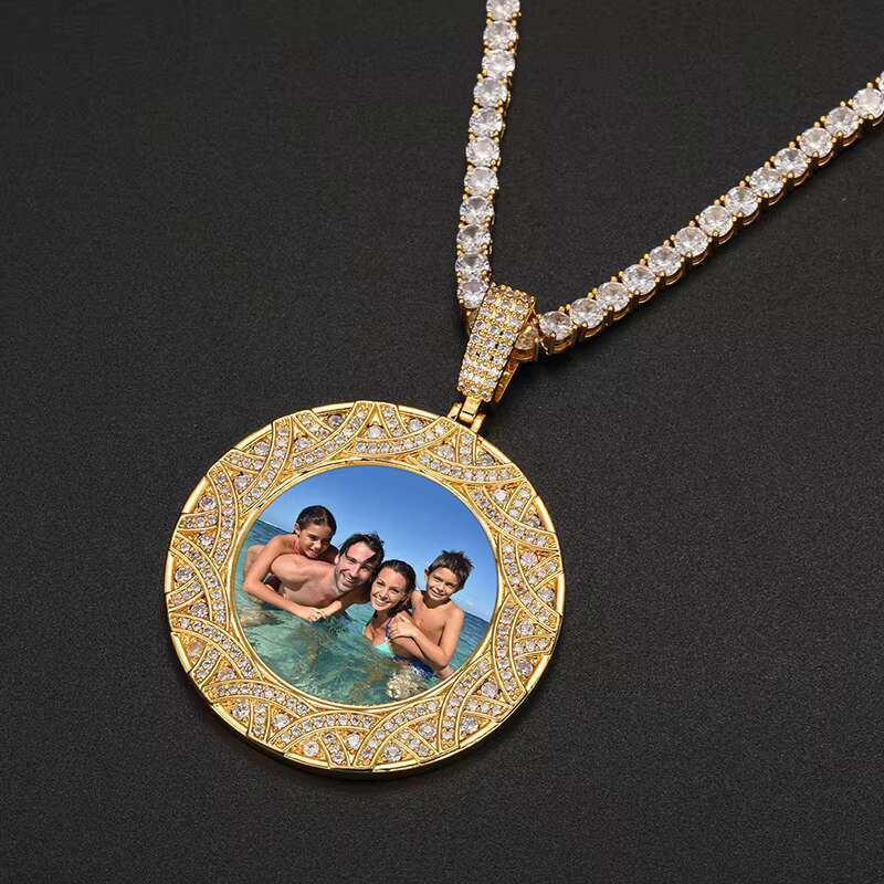 Hot Sale Engrave Gold Plated 5A Zircon Diamond Iced Out Custom Round Shape Photo Pendant