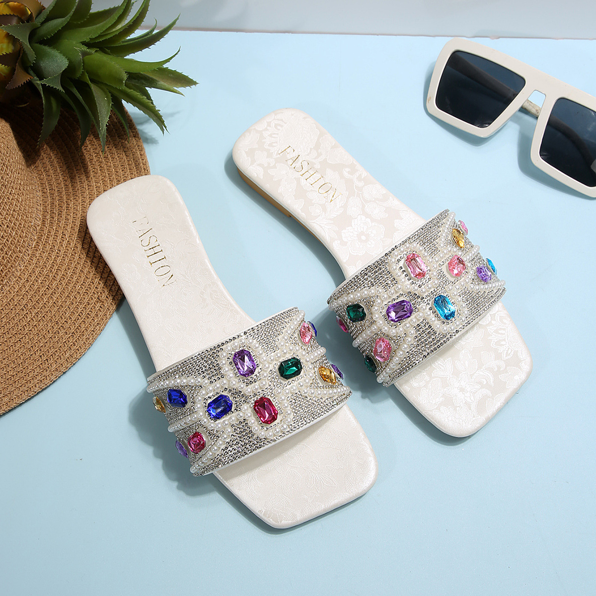 2025 New Women's Flat bottomed Designer Casual Slippers and Sandals Designer Women's Casual Trendy Sandals