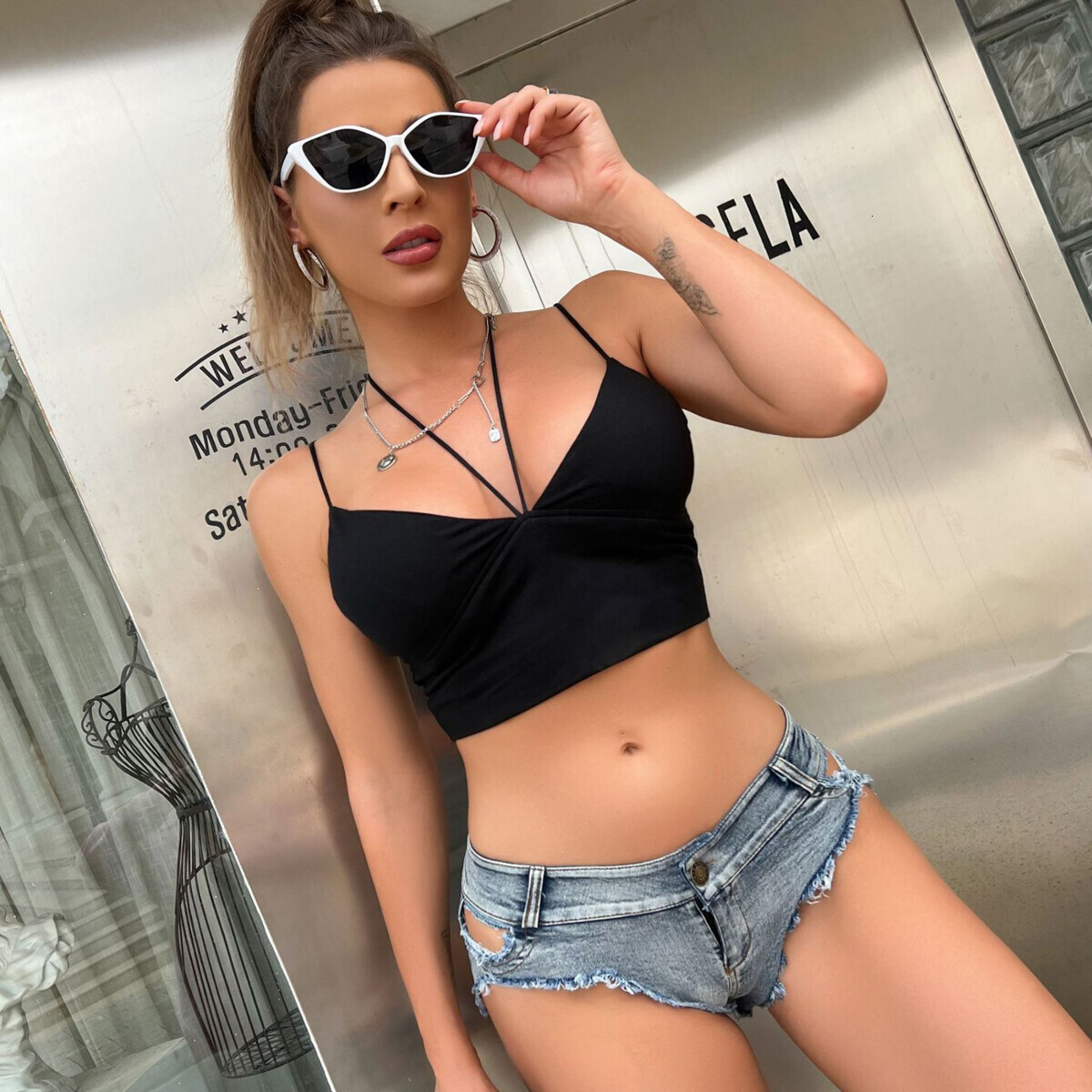 Women's Luxury Denim Shorts Designer New Sexy Elastic Hollow Classic Triangle Shorts Street High Waist Plus Size Tight Hot Pants Denim