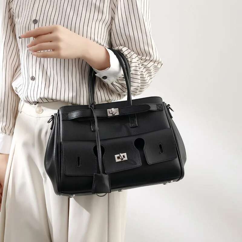 Paris Home 2025 Autumn New Fashion Platinum Tote Large Capacity Square Buckle Design Single Shoulder Handheld Women's Leather