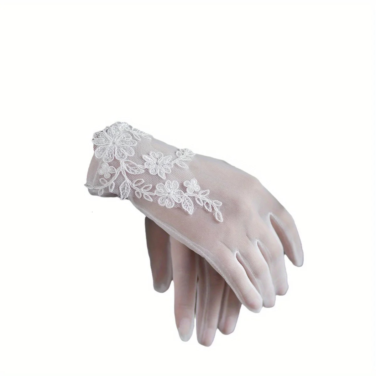 Elegant white short wedding gloves suitable for pography parties and dinners are the ideal choice for bridal attire 250430