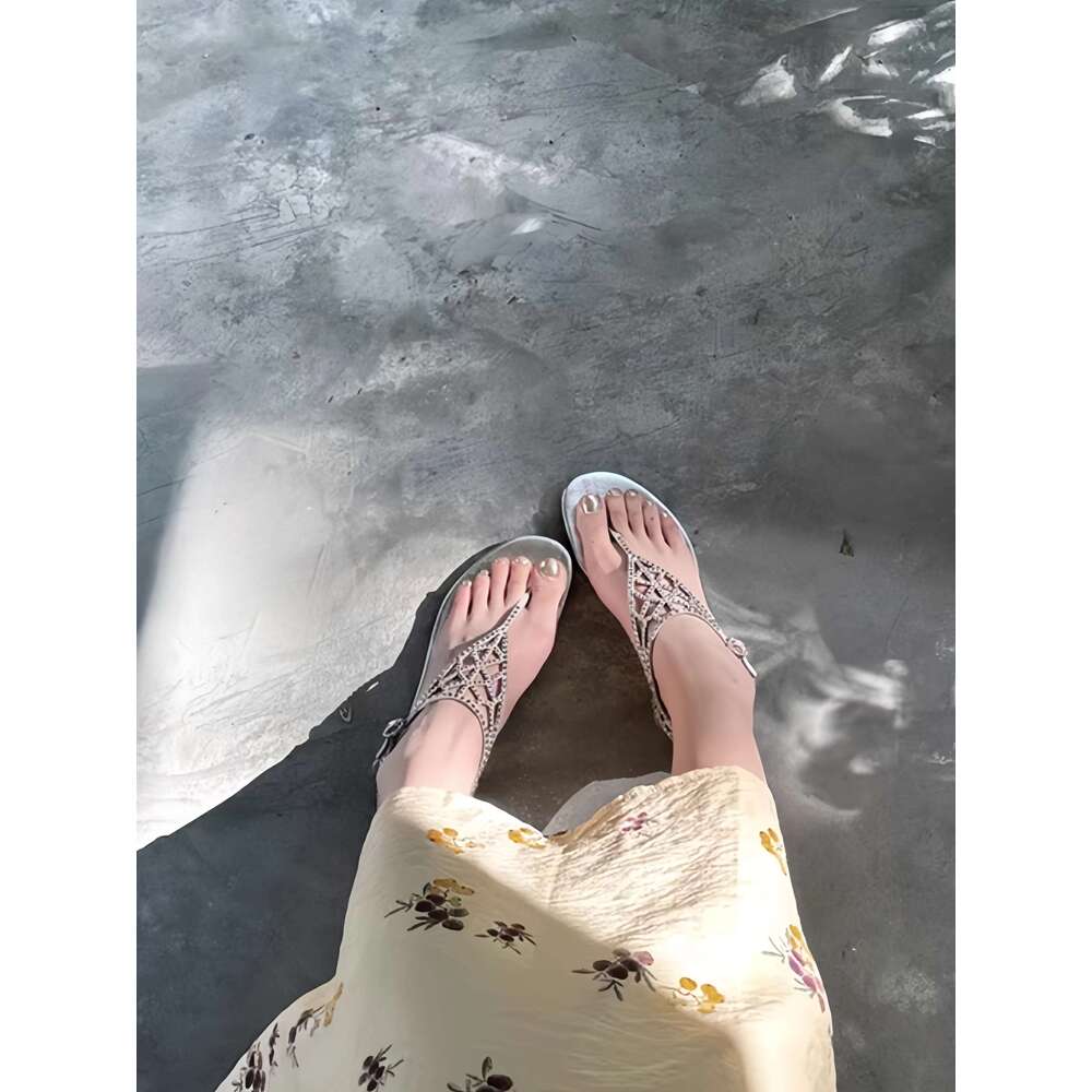 Sier Glitter Rhinestone Buckle Sandals T-Strap Herringbone Flats Women Hollow Out Comfortable Party Shoe