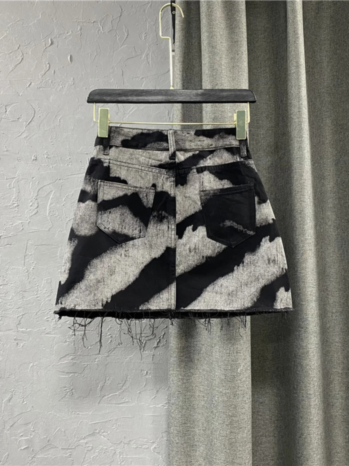 Black Gray Tie Dye Denim Short Skirt High Waist Personalized Pattern Denim Skirt Fringed A-line Skirt Fashion Versatile Skirt 250421