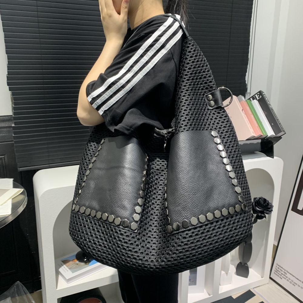Retro mesh handbag, large capacity shoulder bag, punk style rivet