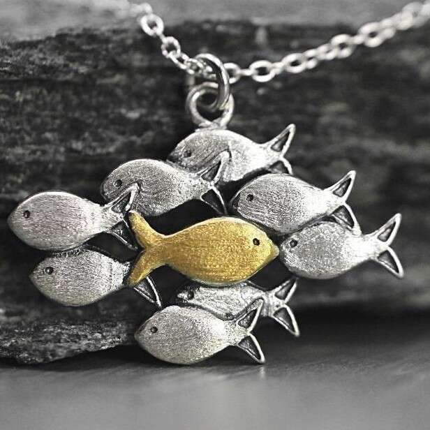Suxin Hot Selling Exquisite Small Fish Group Necklace, A Goldfish Swimming Upstream Inspirational Necklace Accessory