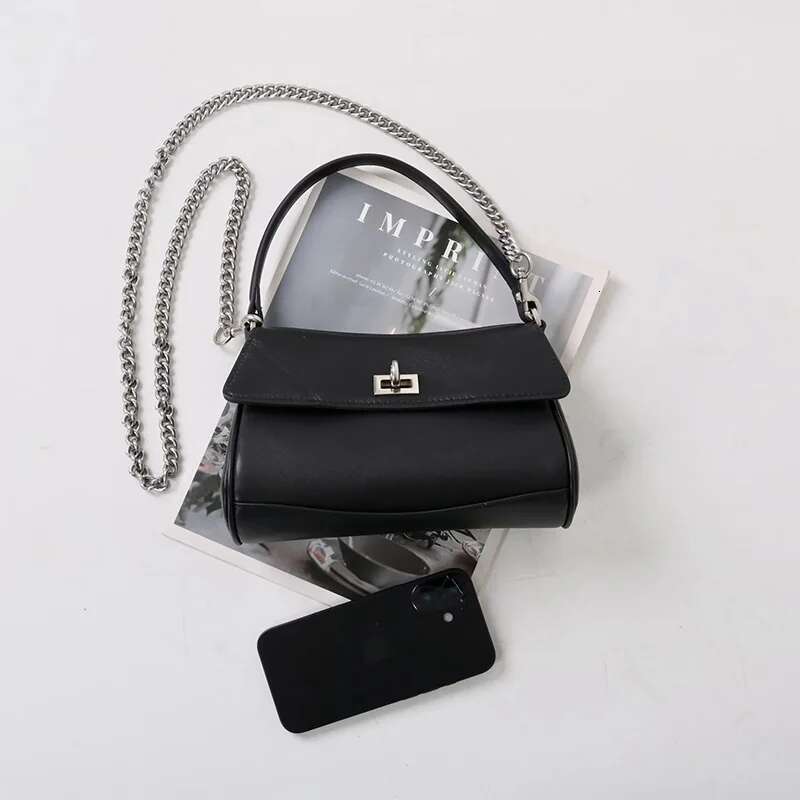 Brand High-Grade Top-Grain Cowhide Handbag Niche Design Lock Shoulder Messenger Classic Style Versatile Women's Bag