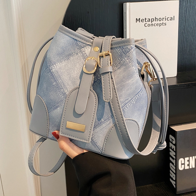 designer bag Small for women 2024 new fashionable shoulder crossbody bag high-end texture niche design diamond grid bucket bag