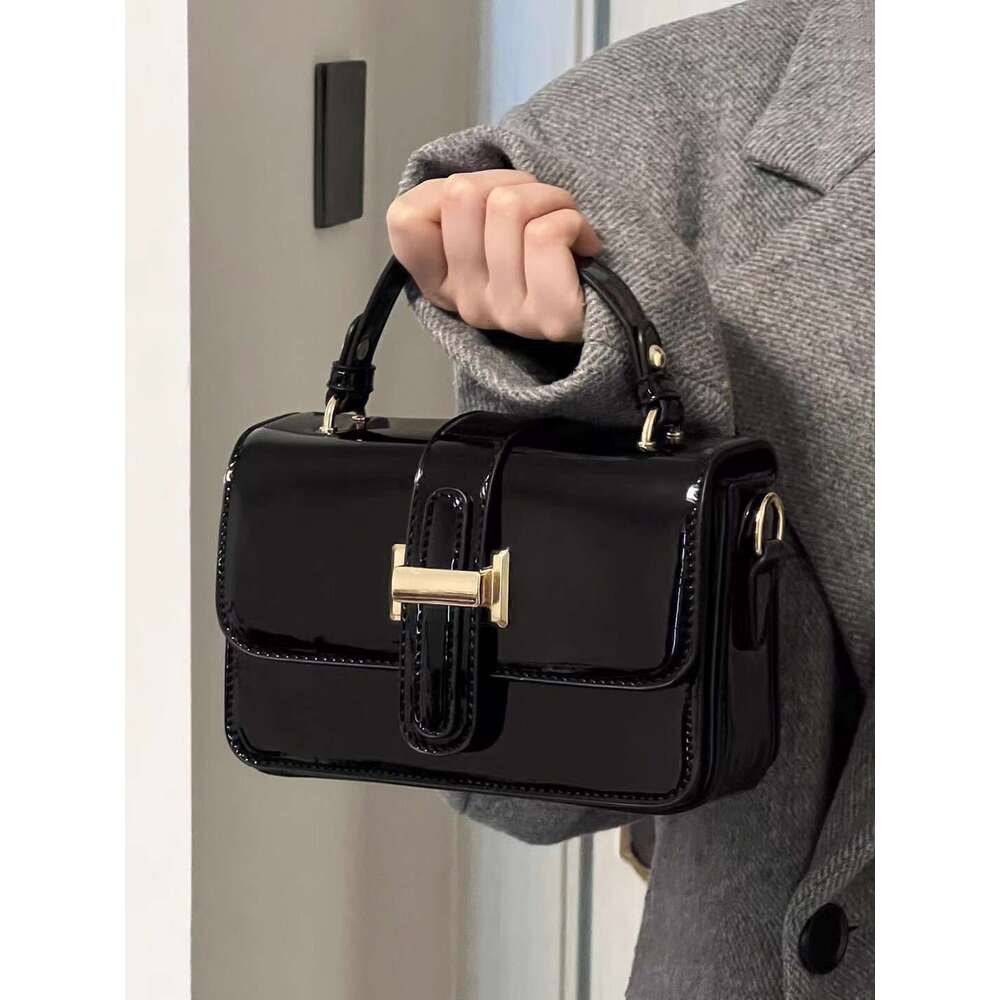 Women's handbag 2025 new niche design, fashionable high-end, hand-held small square bag, casual and simple single shoulder crossbody bag