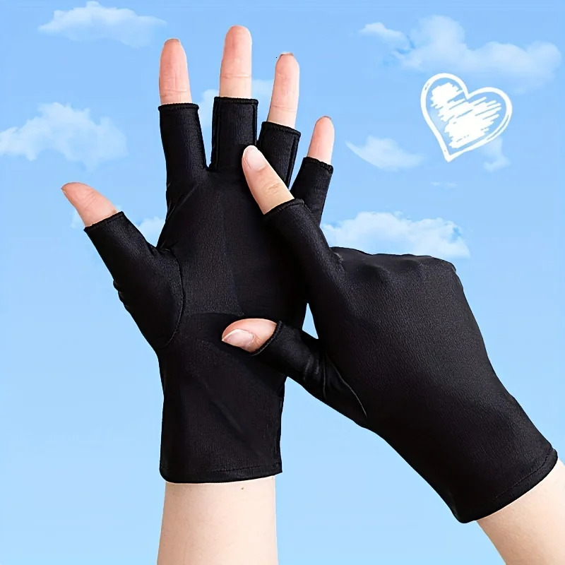 Half finger ice silk gloves are UV resistant and provide simple protection. Womens thin half finger sunscreen gloves 250428