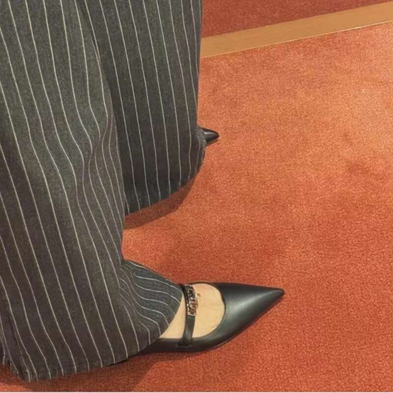 New Designer Fashion Party Low Heel Pointed Toe Pumps Lady Vintage Metal Buckle Women Shoes