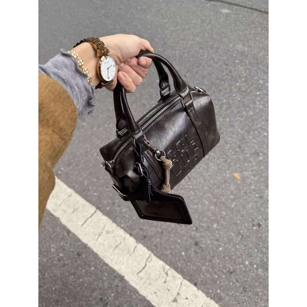 Autumn and winter niche versatile Maillard handbag crossbody Boston pillow 2025 trendy fashion small square bag
