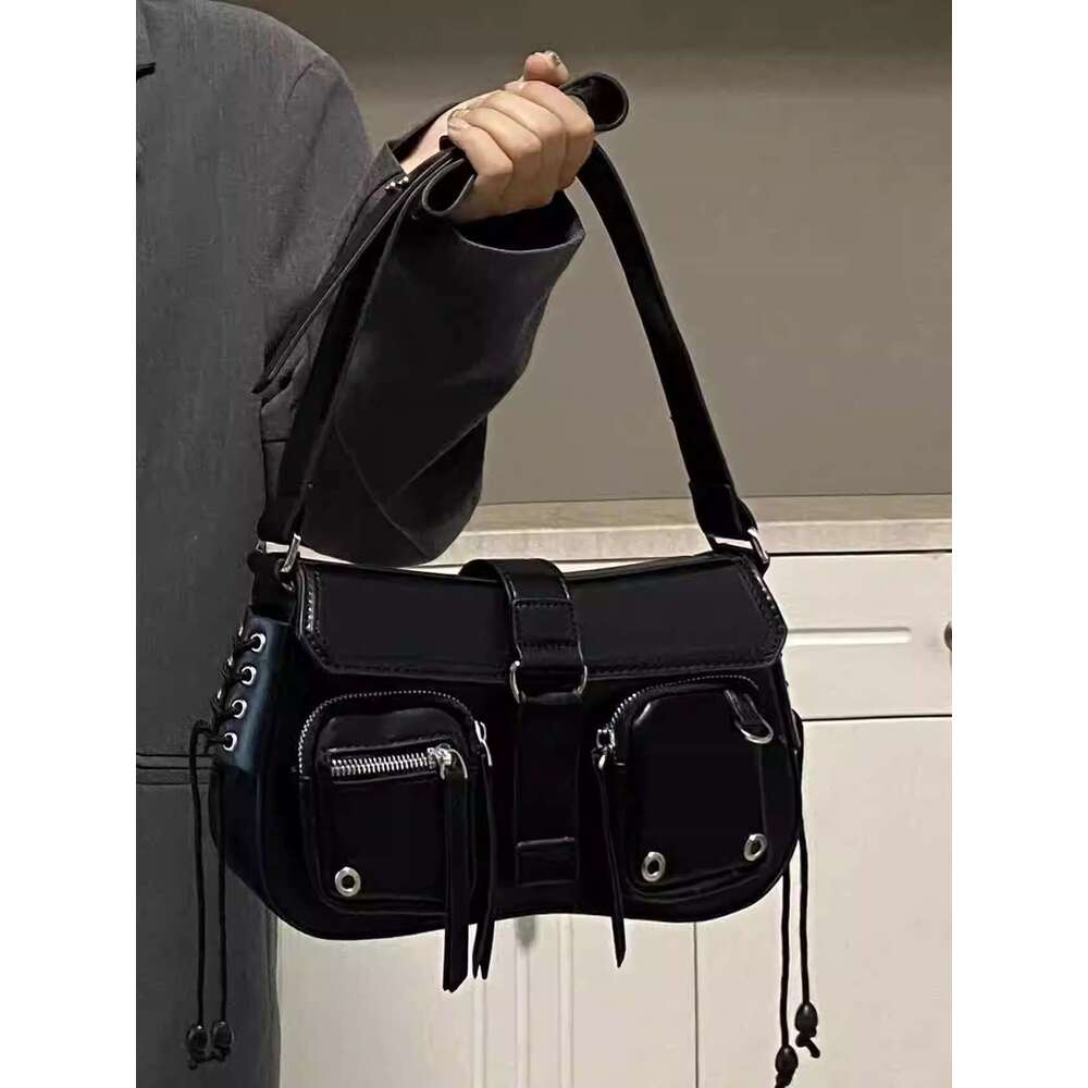 Texture trendy and cool hot girl armpit stick for women 2025 new niche design motorcycle versatile single shoulder crossbody bag