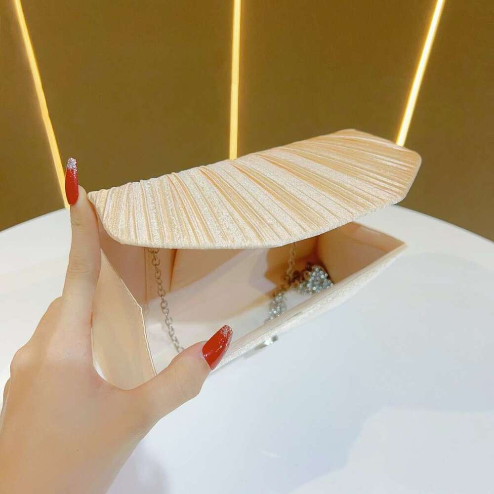Dinner Bag New Socialite Banquet Pleated Handbag Fashionable Women S Formal Dress Evening Wear Shoulder Bag Small Fragrance Style Versatile Wedding Gi