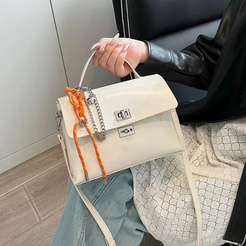 High-End Commuter Messenger Bag Women's Large Capacity Crossbody Tote Vintage Minimalist Leather Shopper