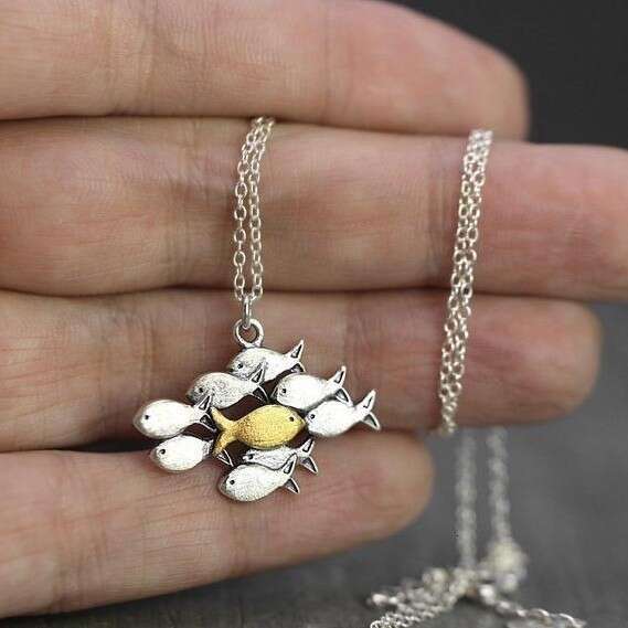 Suxin Hot Selling Exquisite Small Fish Group Necklace, A Goldfish Swimming Upstream Inspirational Necklace Accessory