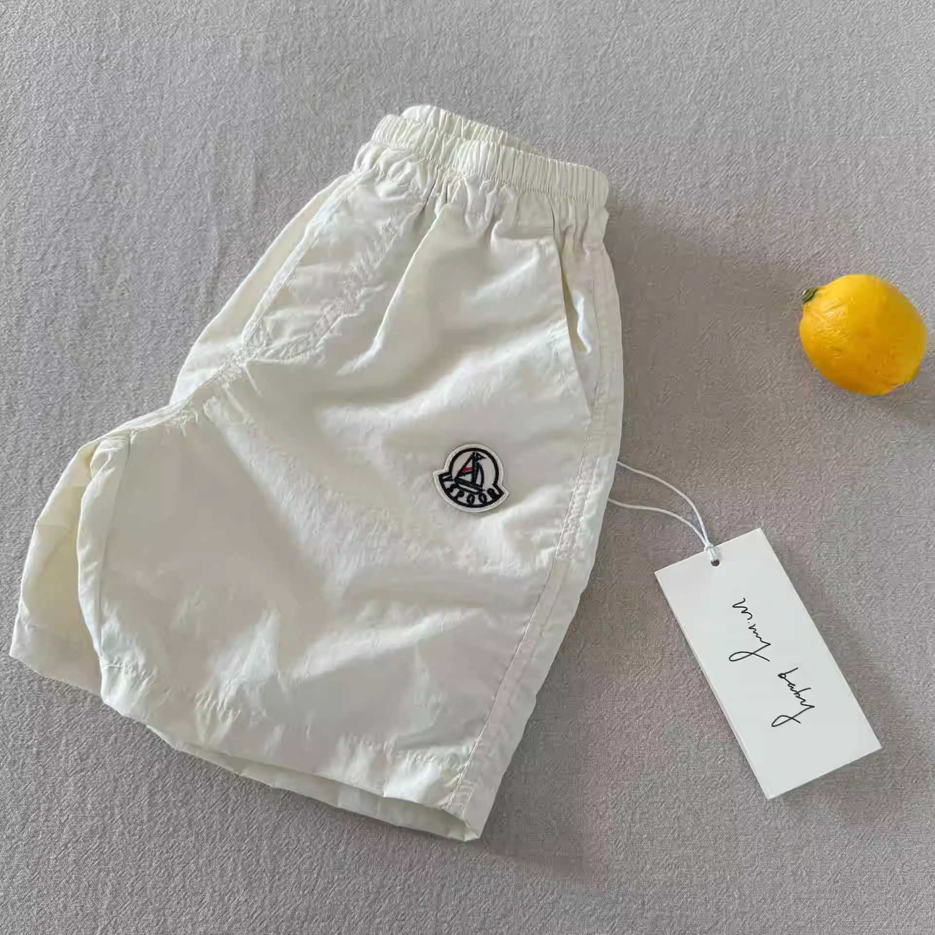 Childrens Shorts Mens Outerwear for Summer 2025 Korean Style Medium and Small Childrens Solid Color Shorts Breathable Baby Five Quarter Pants Womens t