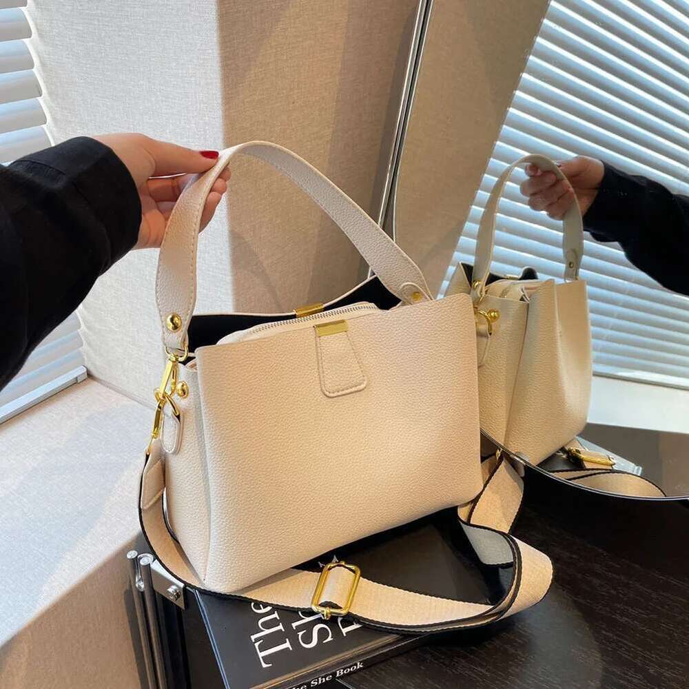 Women Shoulder Large Capacity Daily Tote Handbag Adjustable Strap Bucket Crossbody Ladies Outdoor Bag