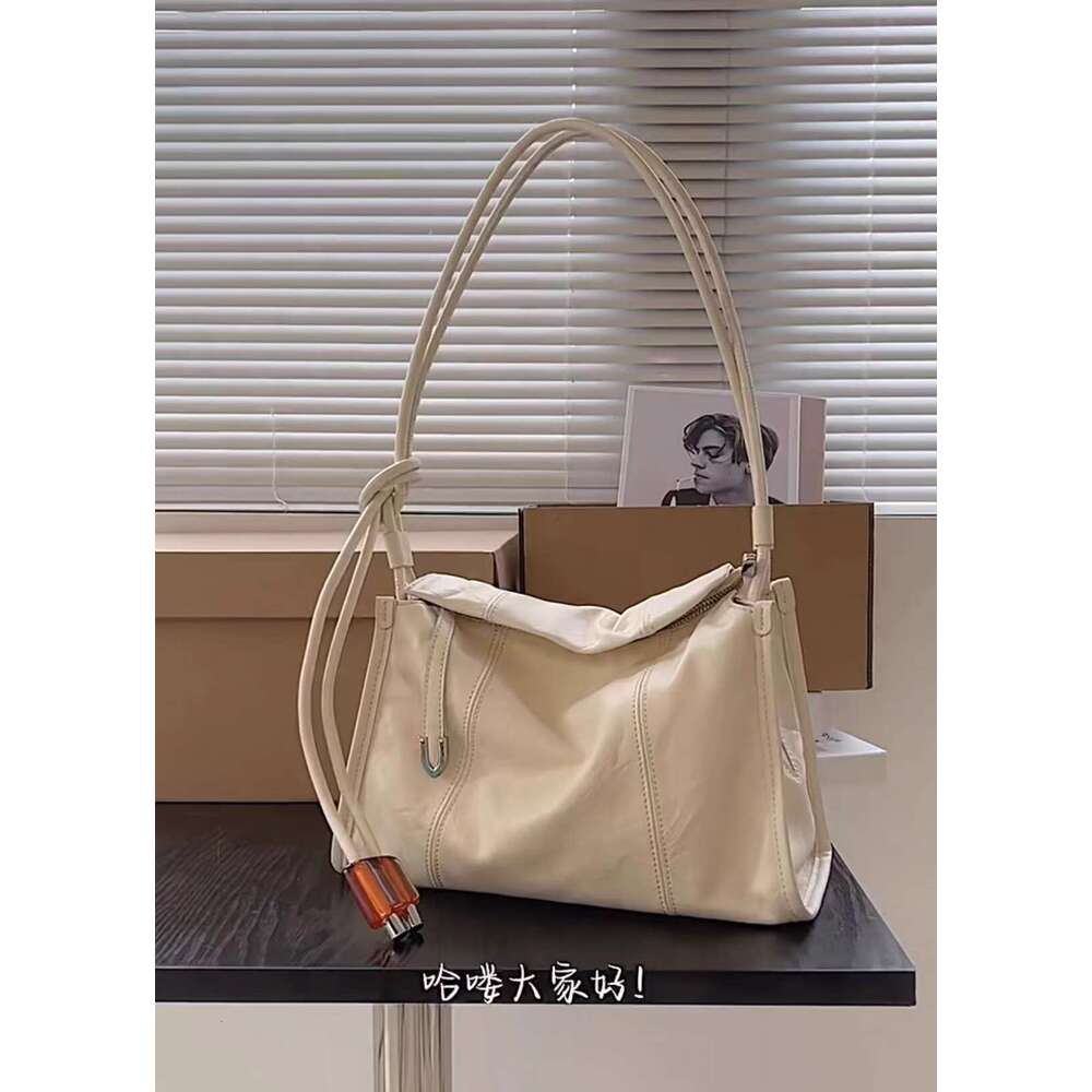 Light luxury high-end sensation explosive single shoulder 2025 new commuting tote wrinkled soft leather niche armpit bag