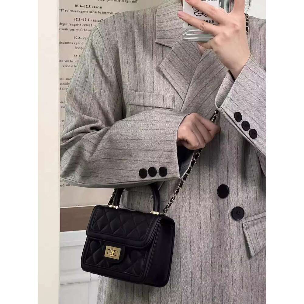 High end fashion women's 2025 new trend diamond grid handbag small square casual versatile chain crossbody bag