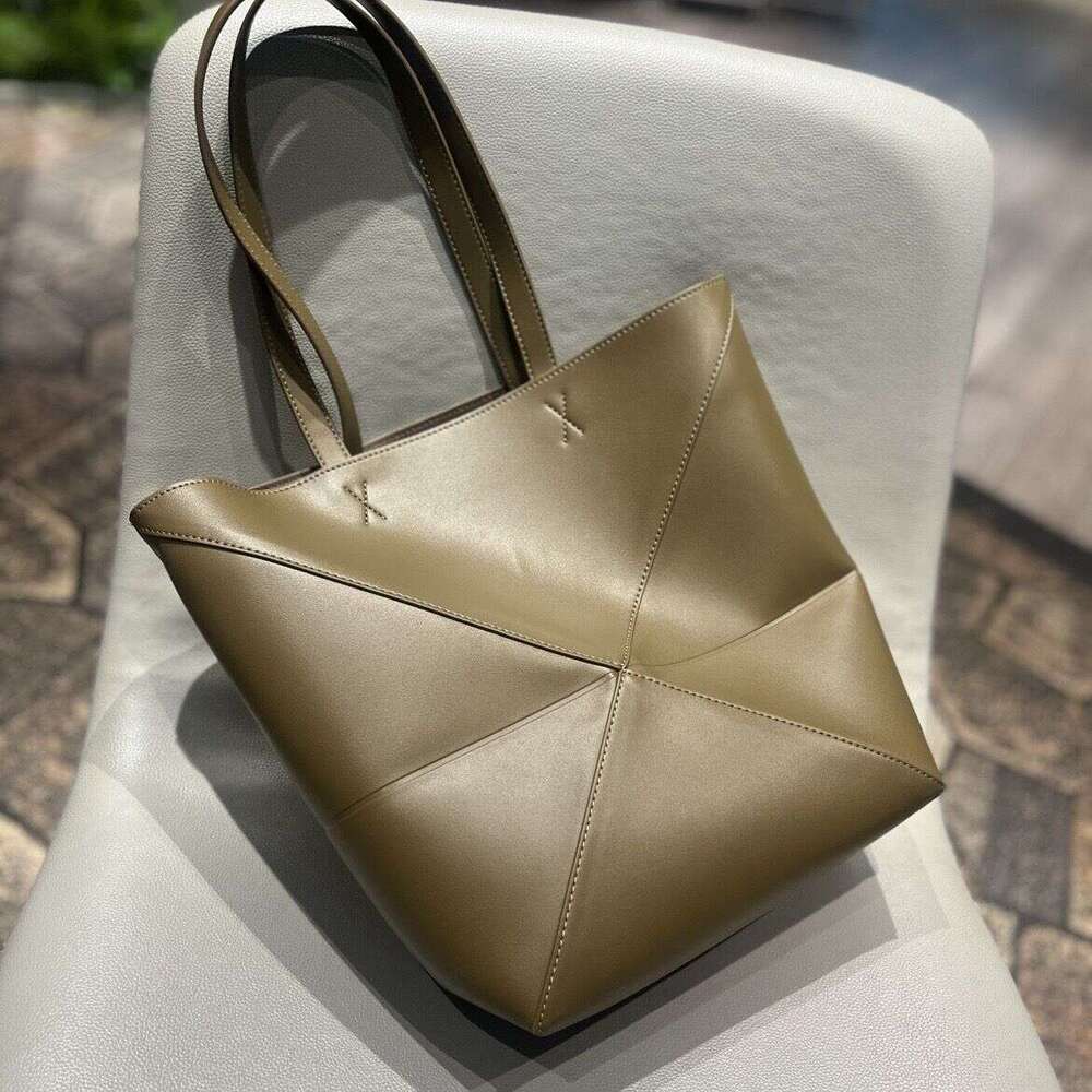 Geometric Folding Tote for Women 2025 New Large Capacity Fashion Commuter Versatile Shoulder Bag