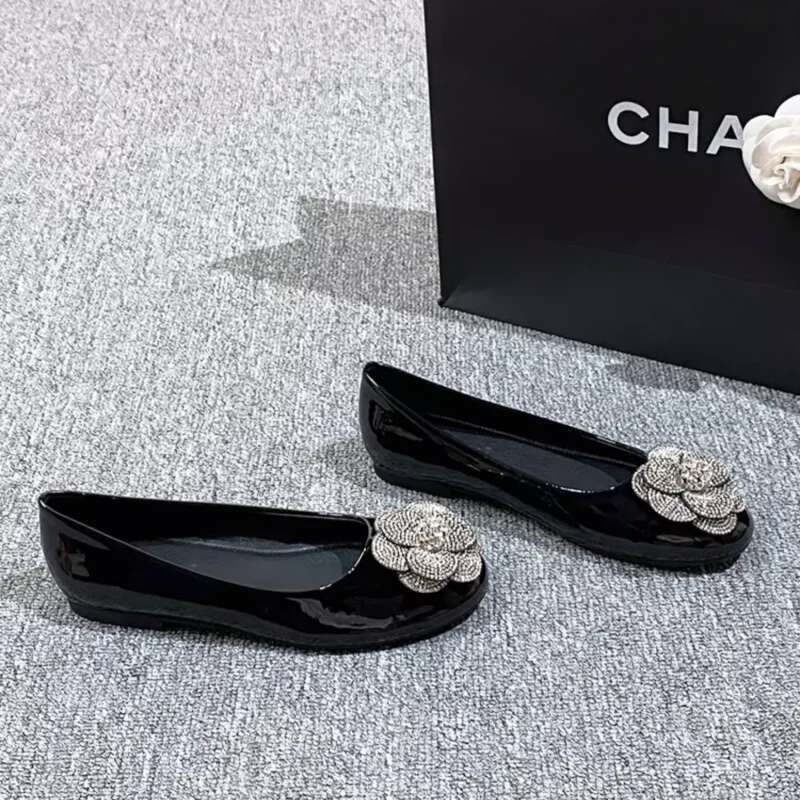 Brand Luxurious Rhinestone Soft Soled Flat Camellia Ballet Shoes Women Sandals Comfort Wedding Sho