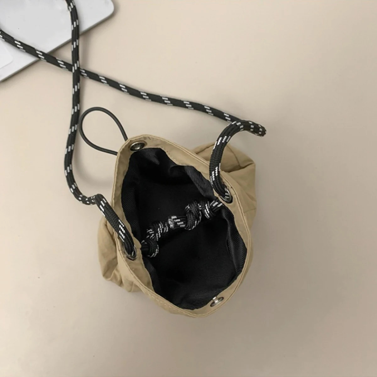 Khaki casual messenger bag simple shoulder bag lightweight phone bag all drag and drop fashionable cross bag 1 pack 250425