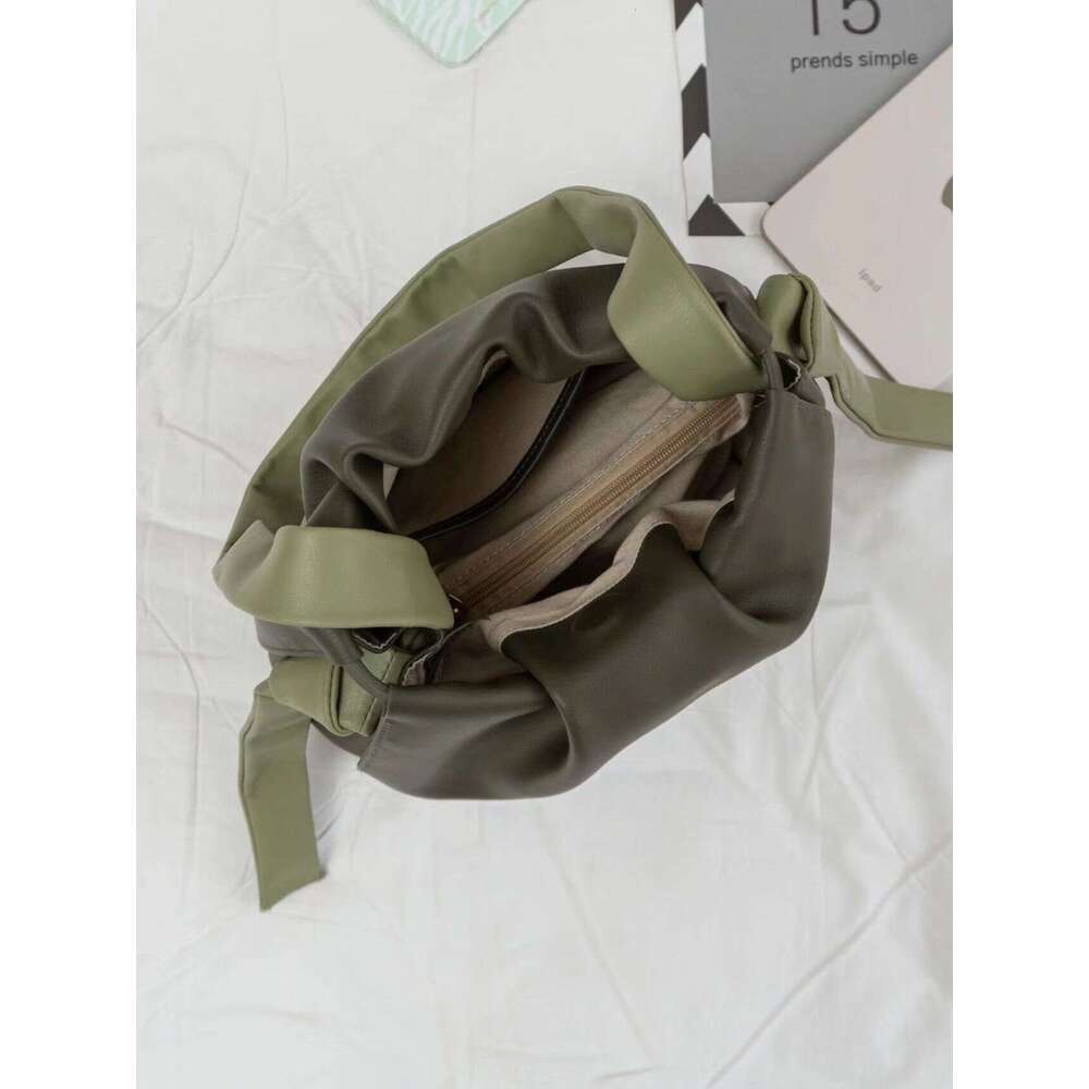 Spring summer simple and fresh one shoulder bucket 2025 new high-end texture niche crossbody large capacity commuting bag
