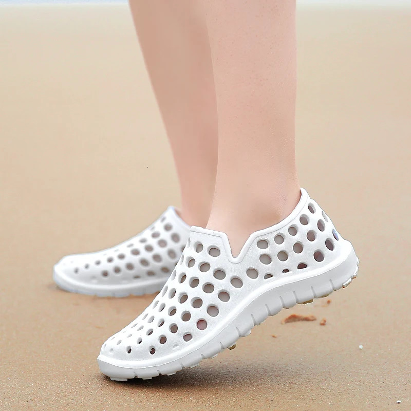 Large size unisex summer outdoor sandals beach Aqua shoes couple casual slippers Weman Garden shoes men Wading shoes 36-45# 250430