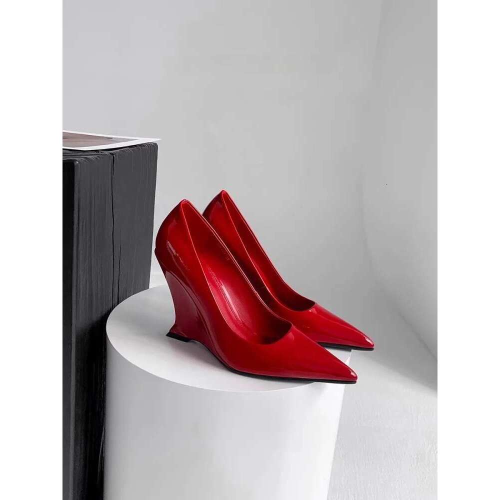 Pointed Alien Ladies Pumps Wedge Heel Women Patent Leather Slip-on High Heels Fashion Show Shoes Plus