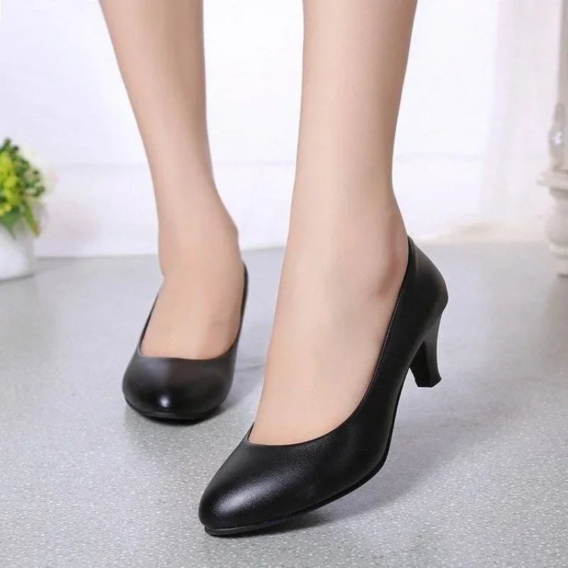 2025 Womens Pump Shoes Womens PU Leather Light Smooth Round Toe High Heels Wedding Party Derss Shoes Unprinted Good Product Size 34-42 250430