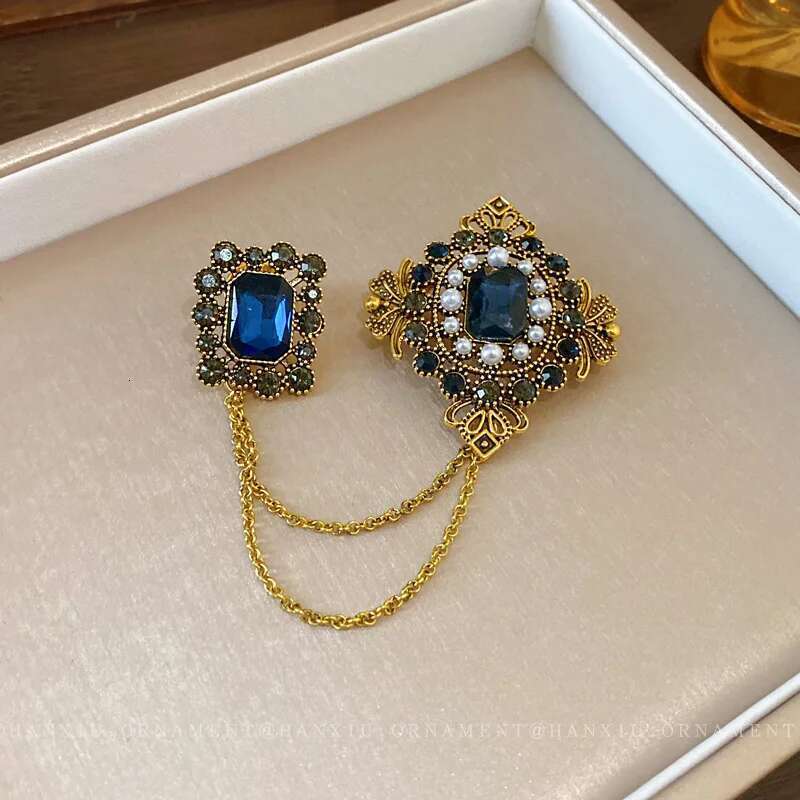 Studded Pearl Shaped Square Brooch Women Palace Style Retro Design Sense Suit Pin Niche Fashion Accessories For Lady Gift