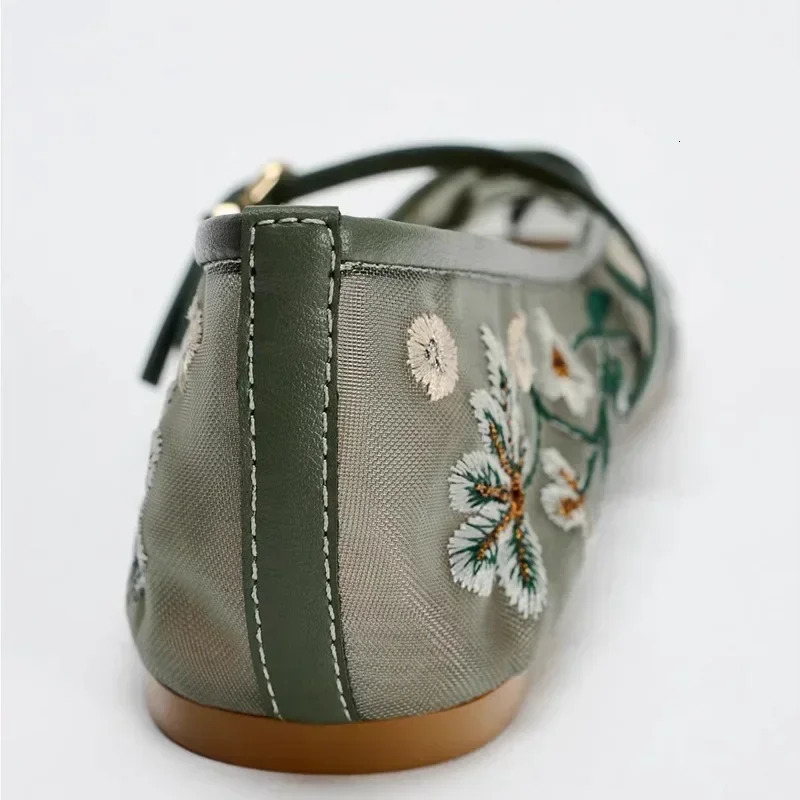 Fashionable handmade embroidered flower Mary Jane womens shoes summer mesh breathable lightweight flat buckle ballet shoes 250425